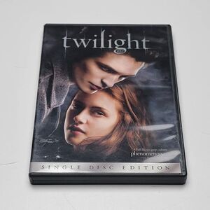 Twilight DVD 2009 Single Disc Edition Movie Robert Pattinson Kristen Stewart